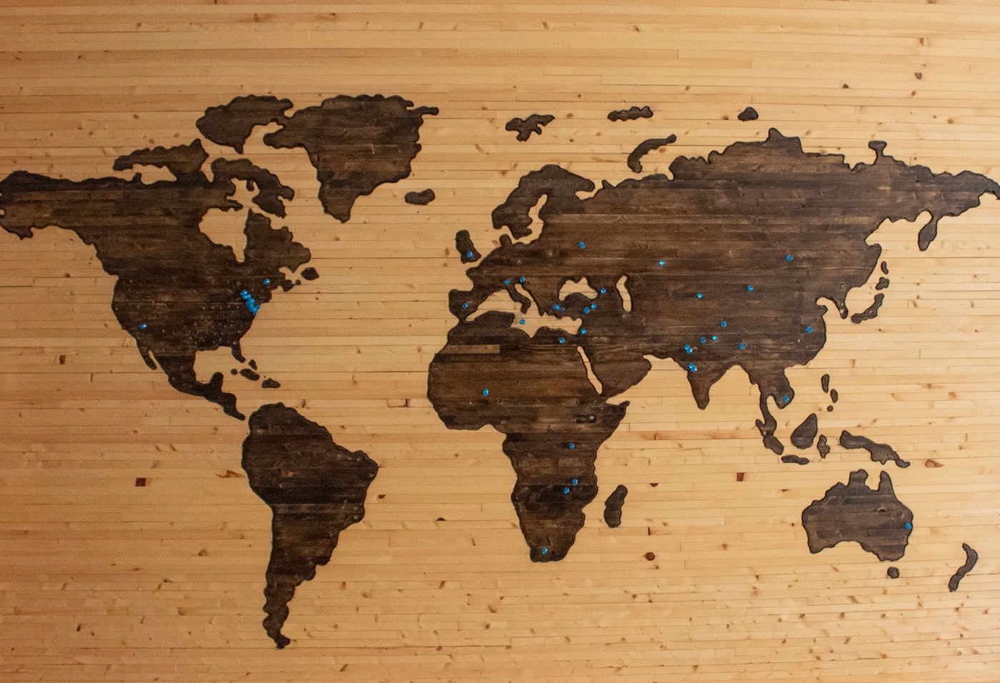 Carte du monde, présence à l'international